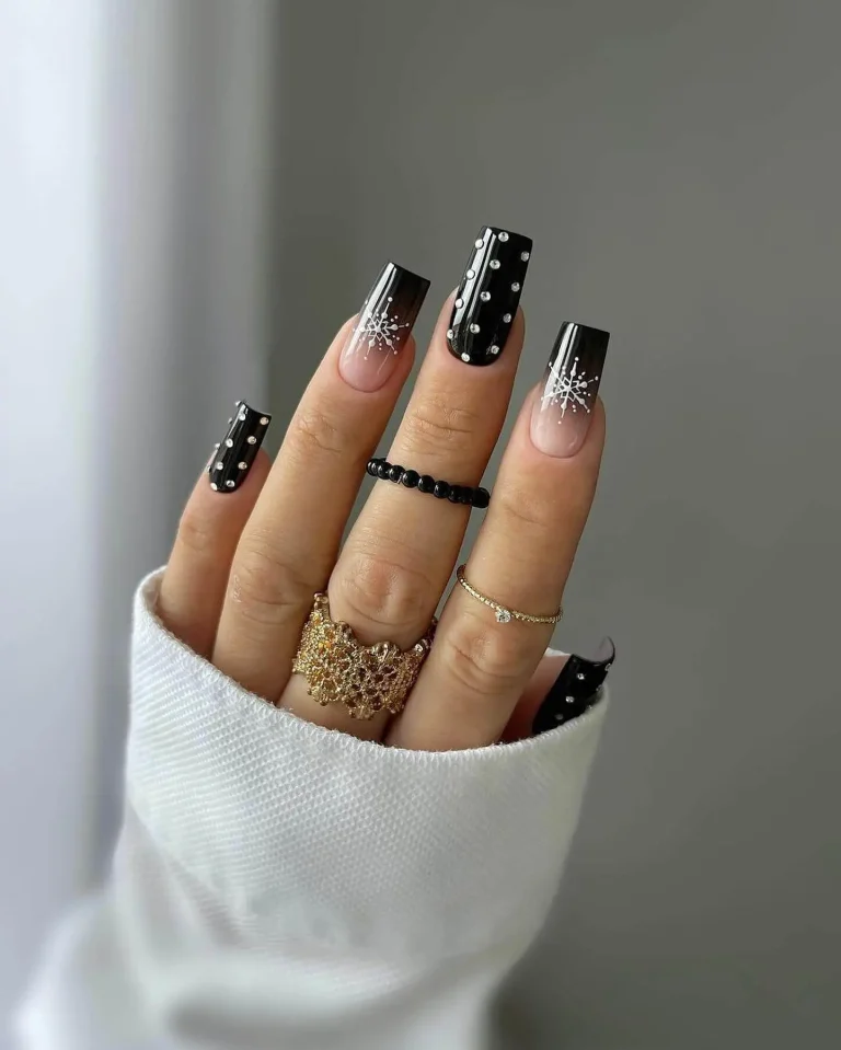 Monochromatic Christmas nail design ideas