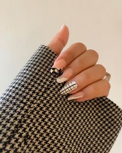 Gingham Nails